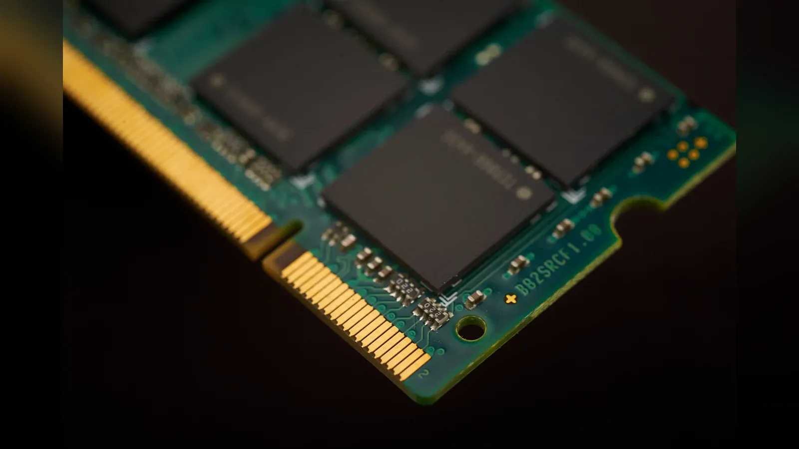 Khủng hoảng chip nhớ toàn cầu: AI làm cạn RAM thế nào, các bên chống đỡ ra sao, và nút thắt nào không thể tháo